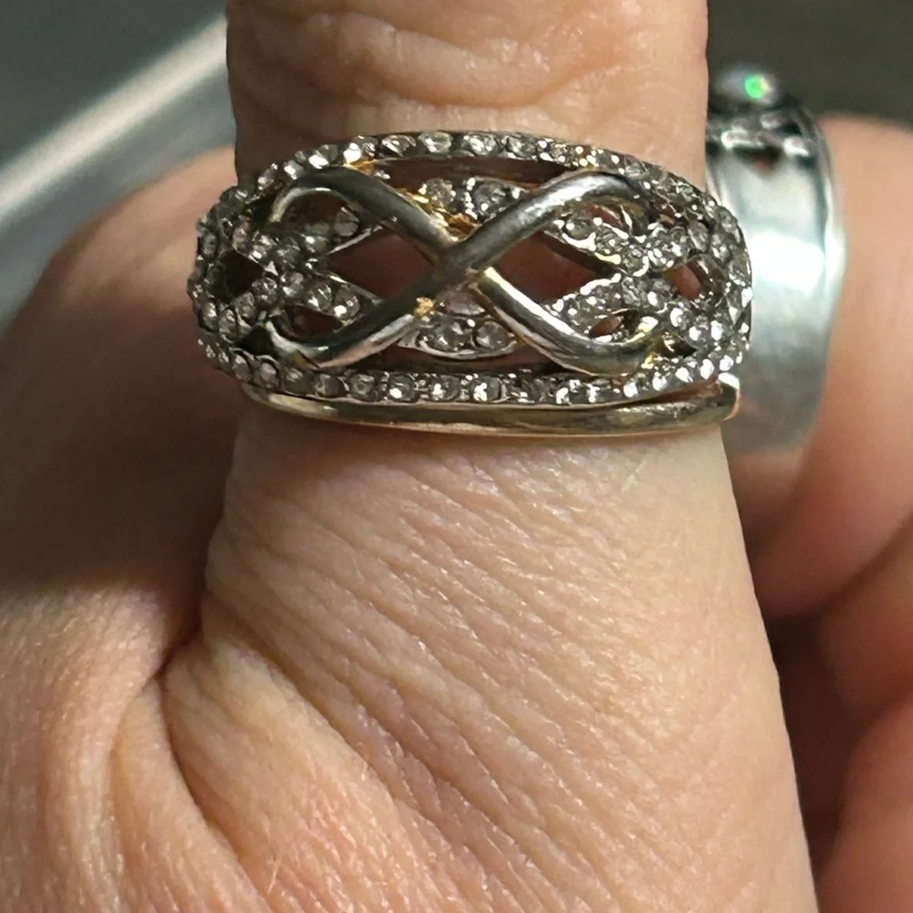 Elegant Silver Infinity Ring‎ 925 silver and CZ stones